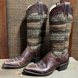 Roper Avril Vintage Fabric Western Snip Toe Boots